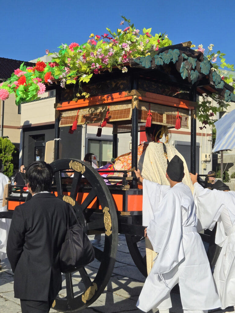 花神子社参式の様子