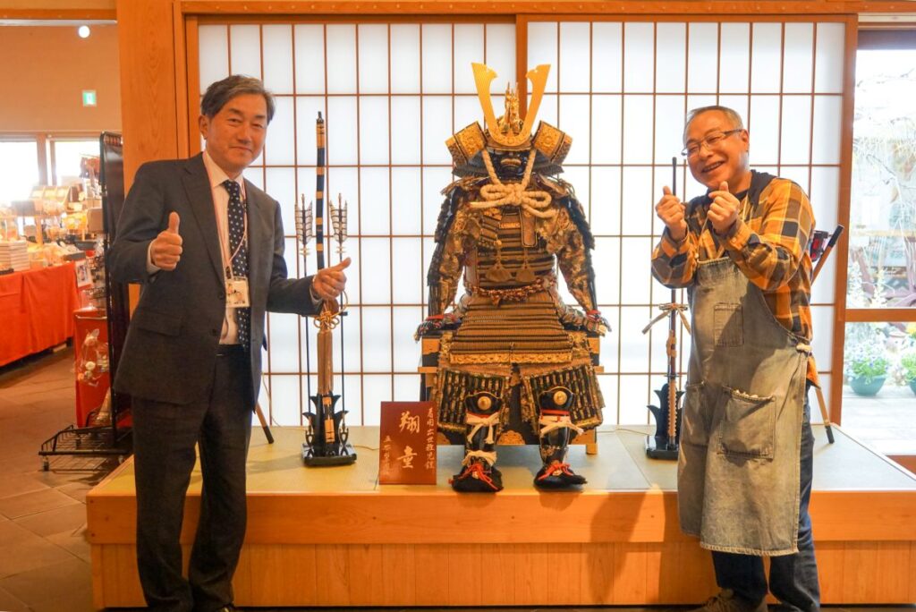 五月人形の飾りつけ