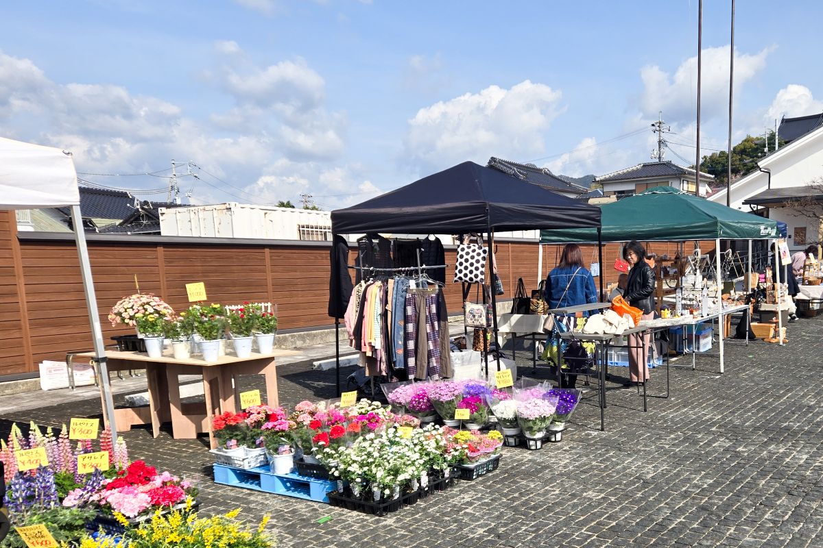 うめてらすネットワークハートマルシェの様子